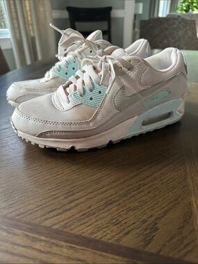 Nike Women’s White and Mint Green Athletic Sneakers